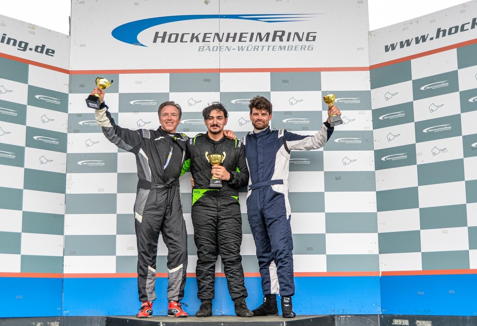 Podium race 2 vlnr Bikker winnaar Rehorst en Jeffrey de Klerk