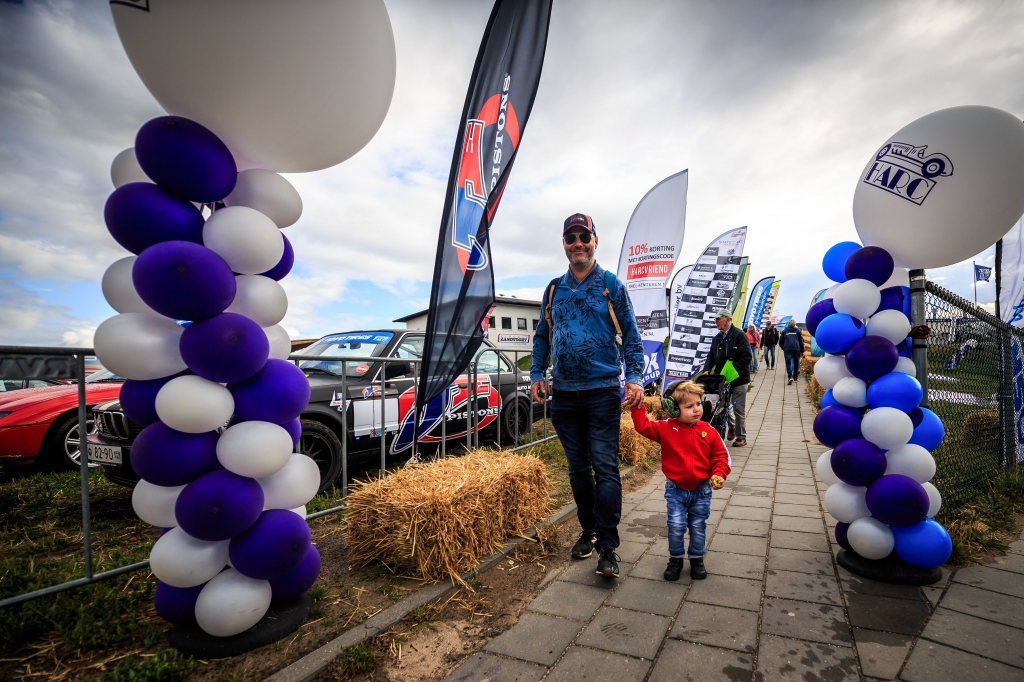 Bezoek de HARC in de paddock